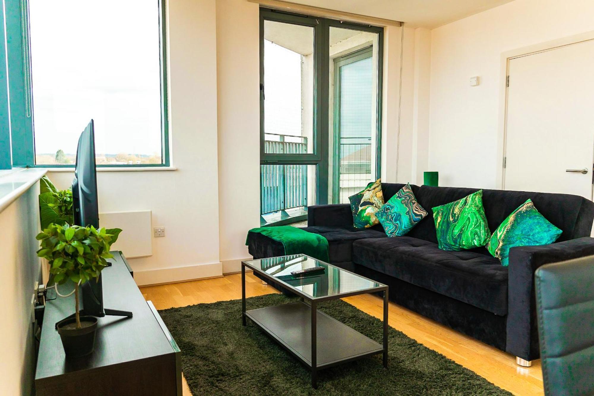 צ'רטסי The Regency Suite - Modern 2-Bed 1-Bath Apartment מראה חיצוני תמונה